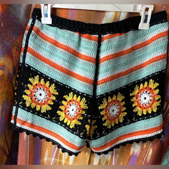 Crochet Floral Shorts ✨ - Picture 2 of 2